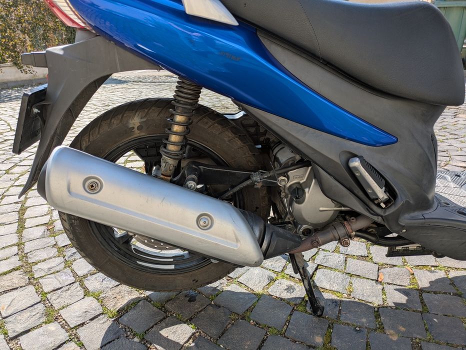 Suzuki Sixteen 150 (similar Honda SH)