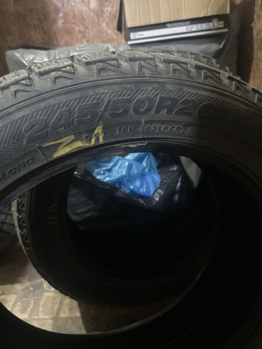Продам шины липучка 245/50 R20