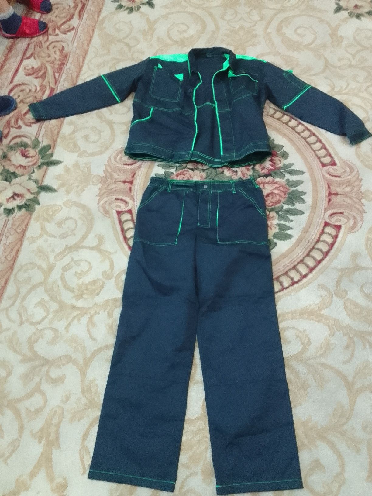 Продам летнию спецодежду новая.