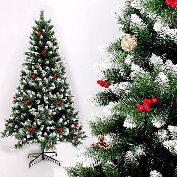 Коледна елха PARIS с шишарки и глог