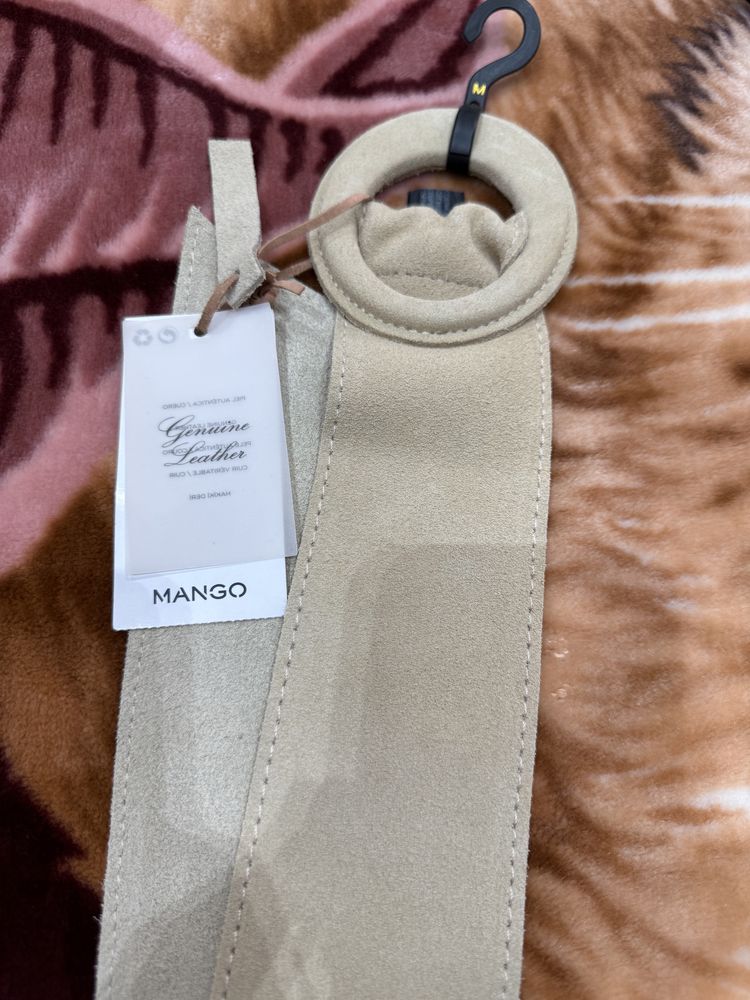 Ремень от Mango.