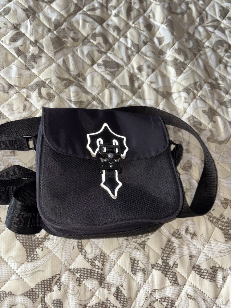 Продавам Trapstar чанта