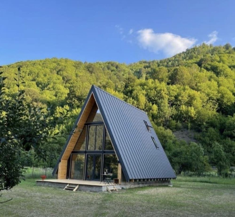 Vand cabane de gradina și case de locuit