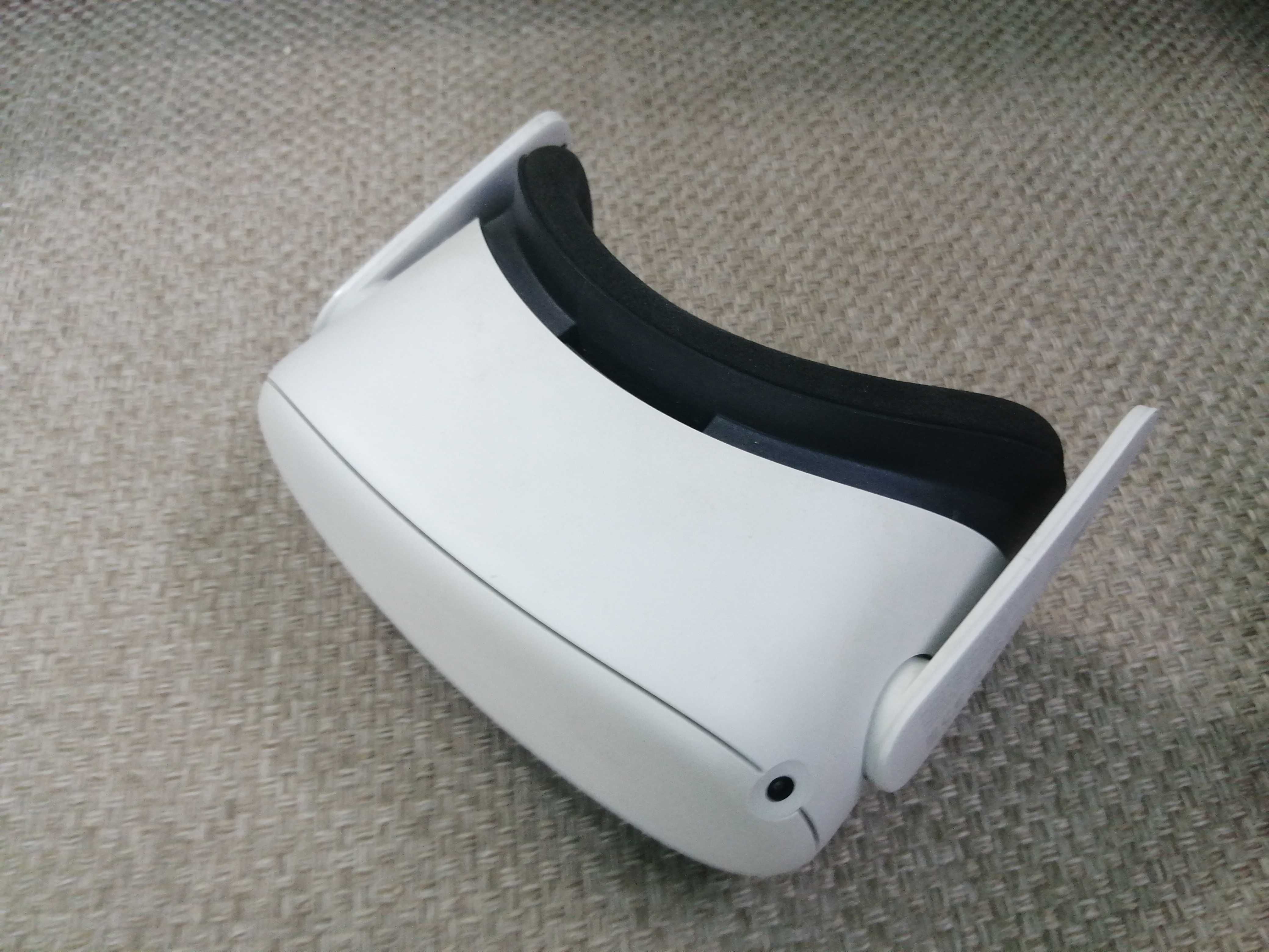 Продам VR шлем (Oculus) Meta Quest 2 64GB с аксессуарами
