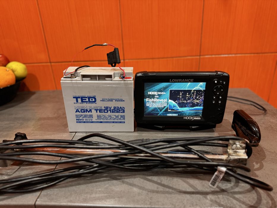 Lowrance Hook Reveal 7