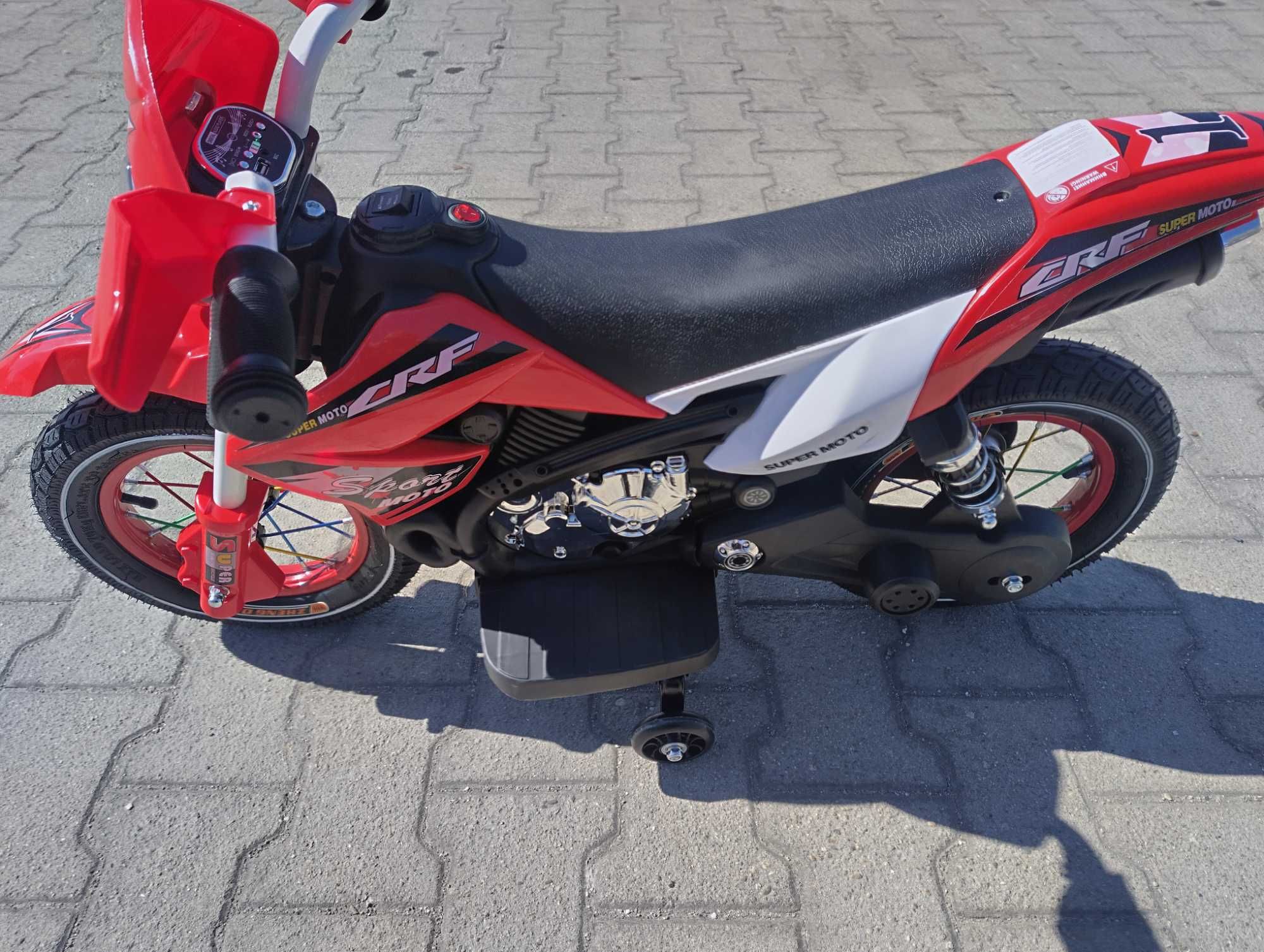Акумулаторен мотор с помпещи гуми SUPER MOTO червен