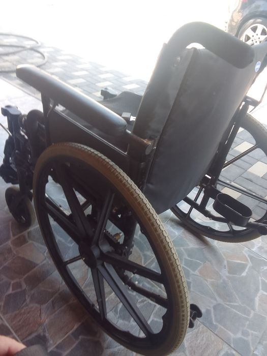 Cărucior pentru dezabili pliabil