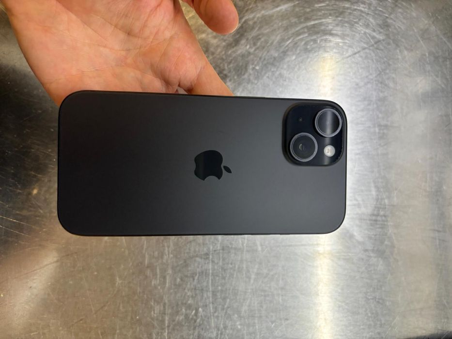 Iphone 15  128 GB baterie 87%