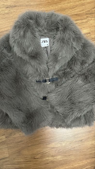 Palton scurt tip blana