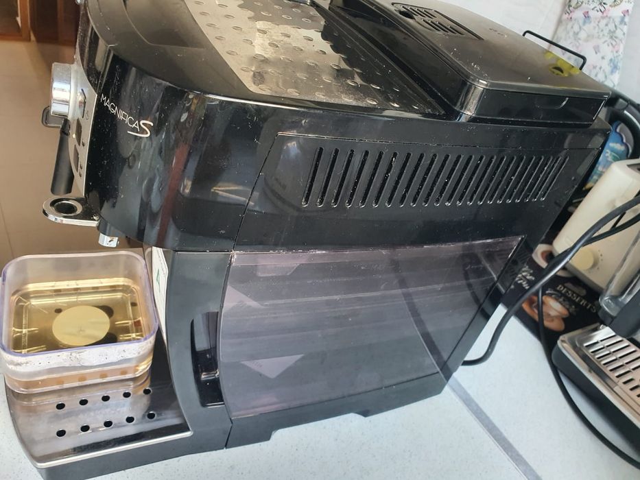 Espressor automat De'Longhi Magnifica S 1450W, 15 bar, 1.8 l