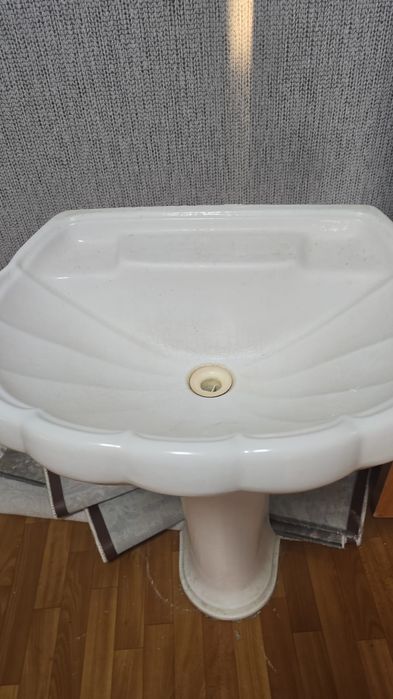 Продам раковину со стойкой