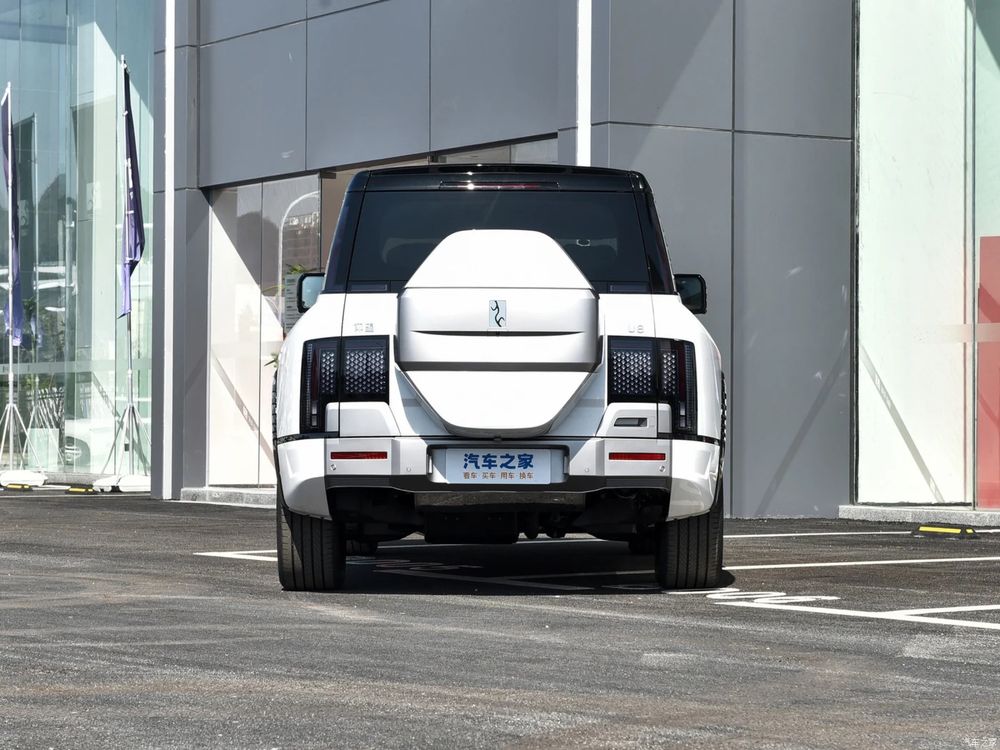 Yangwang U8 новый