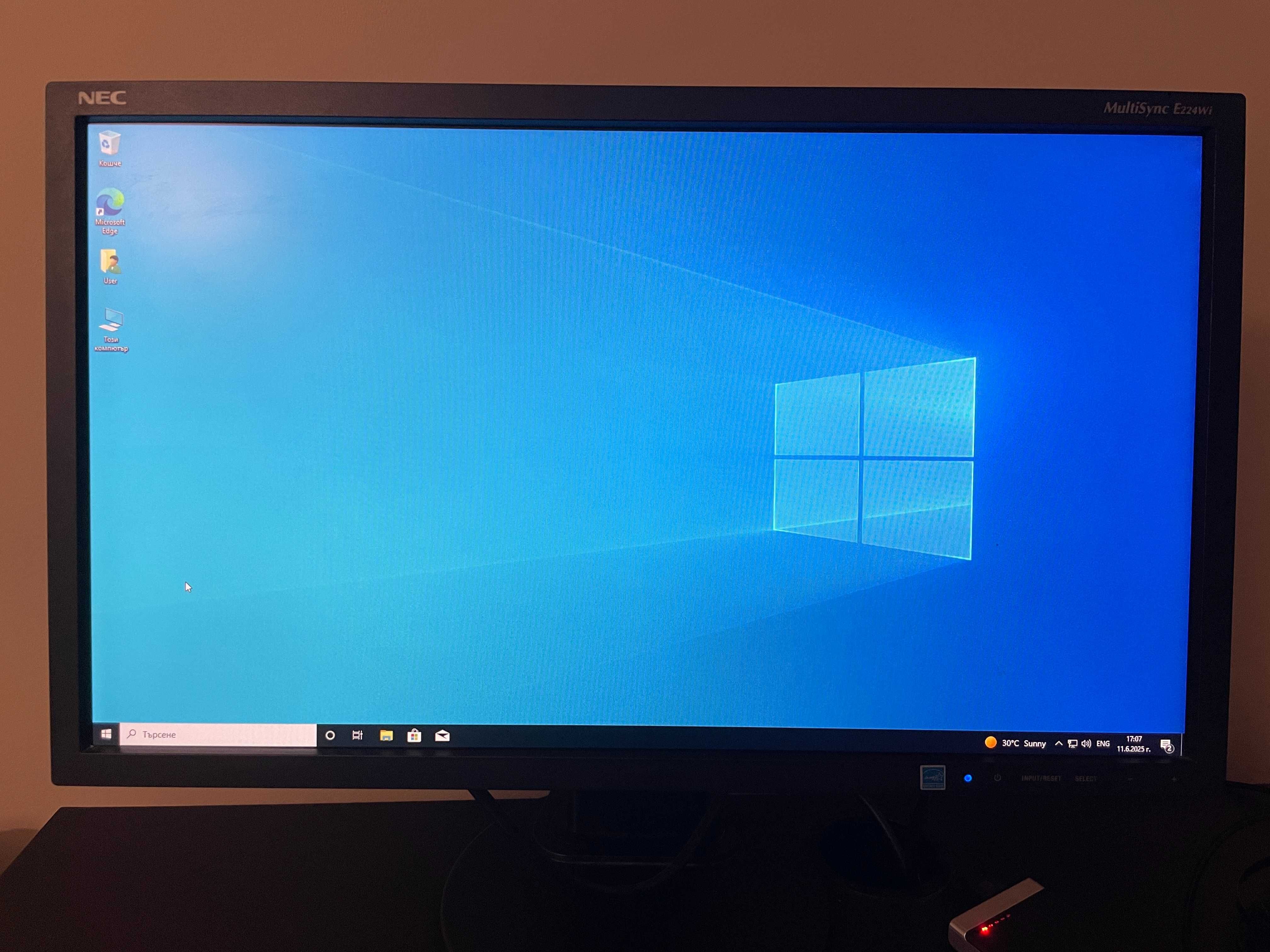 Компютър Dell Precision T3500 + Монитор NEC E224Wi 21.5"