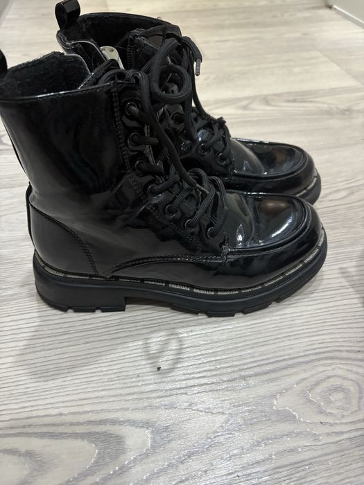 Отдам бесплатно ботинки осение и зимние