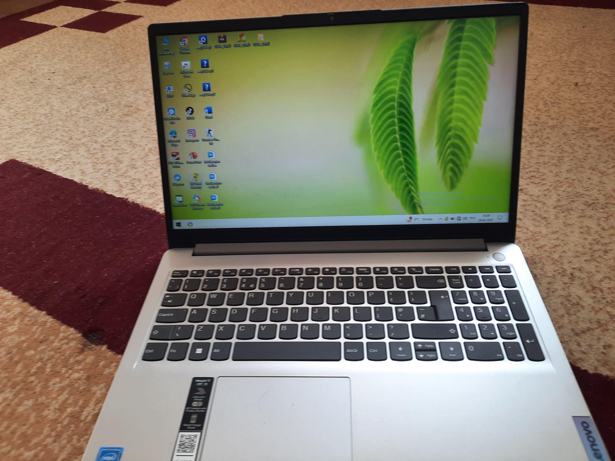 Lenovo Noutbuk sotiladi