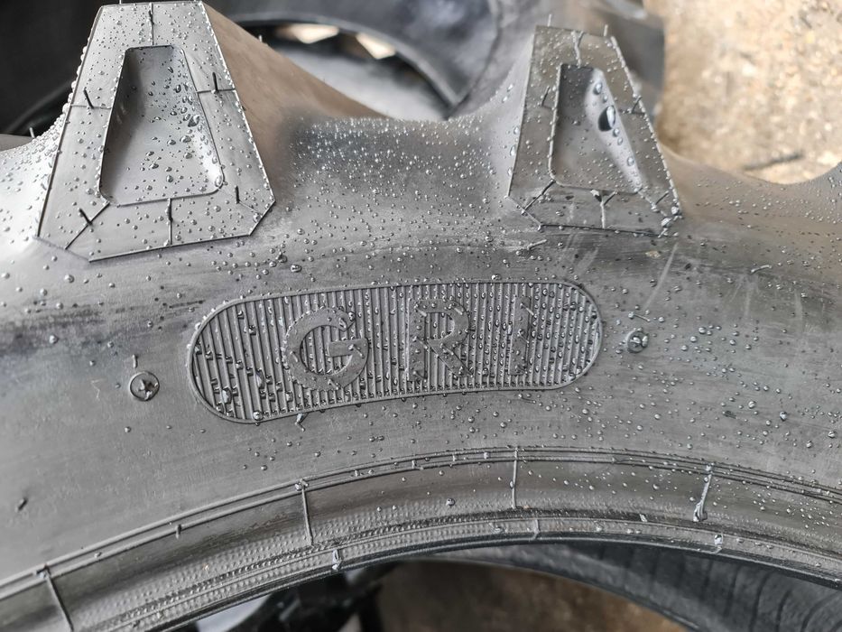 Cauciucuri noi 13.6-38 GRI 8PR anvelope tractor U650 sau INTERNATIONAL