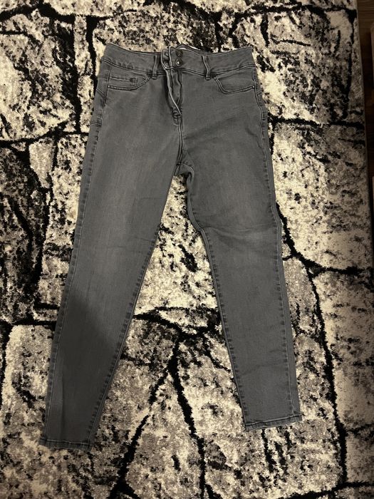 Blugi dama  nu sunt purtati