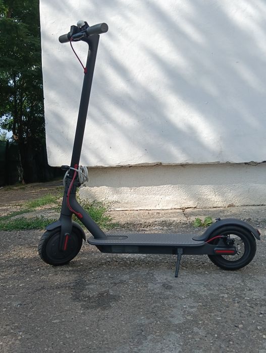 Vand trotineta electrica Xiaomi Mijia M365 stare excelenta