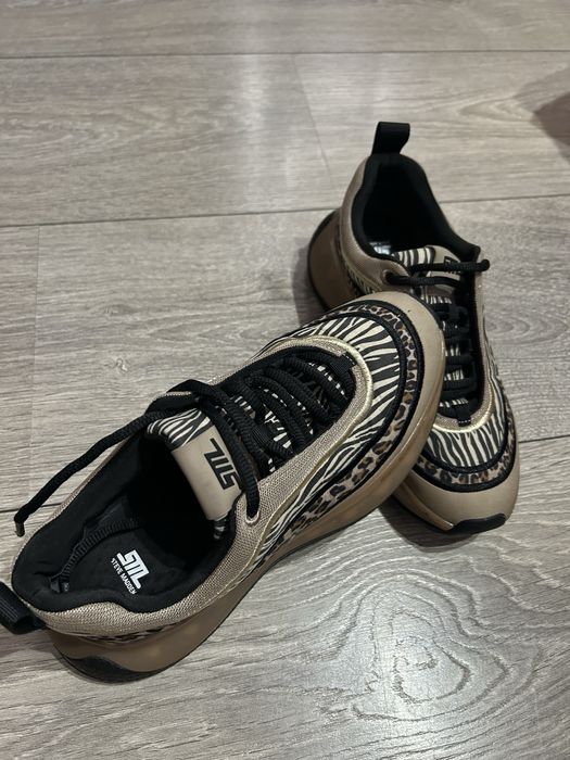 Сникърси Steve Madden