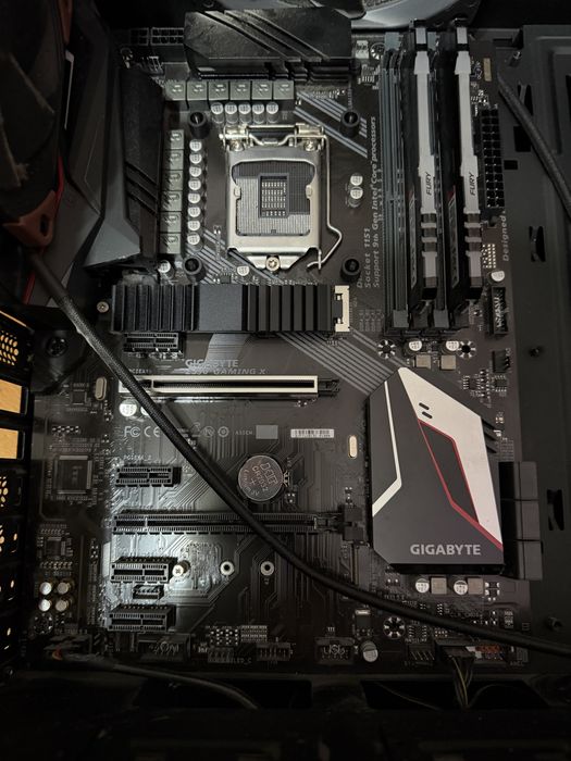 Placa de baza Gigabyte Z390 GamingX + Rami  DDR4