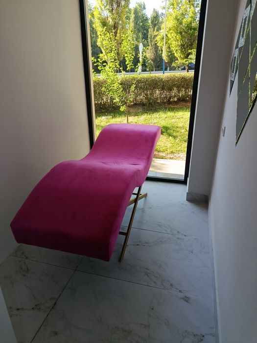 Kushetka etajirka stul yangi Sotiladi.