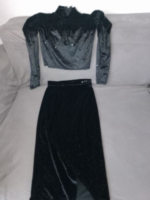 Costum din fustă și bluza talie