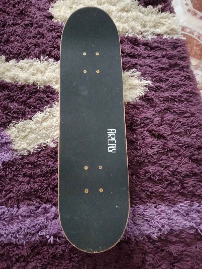 Vând placă skate board nu am folosito mult , 130 de lei