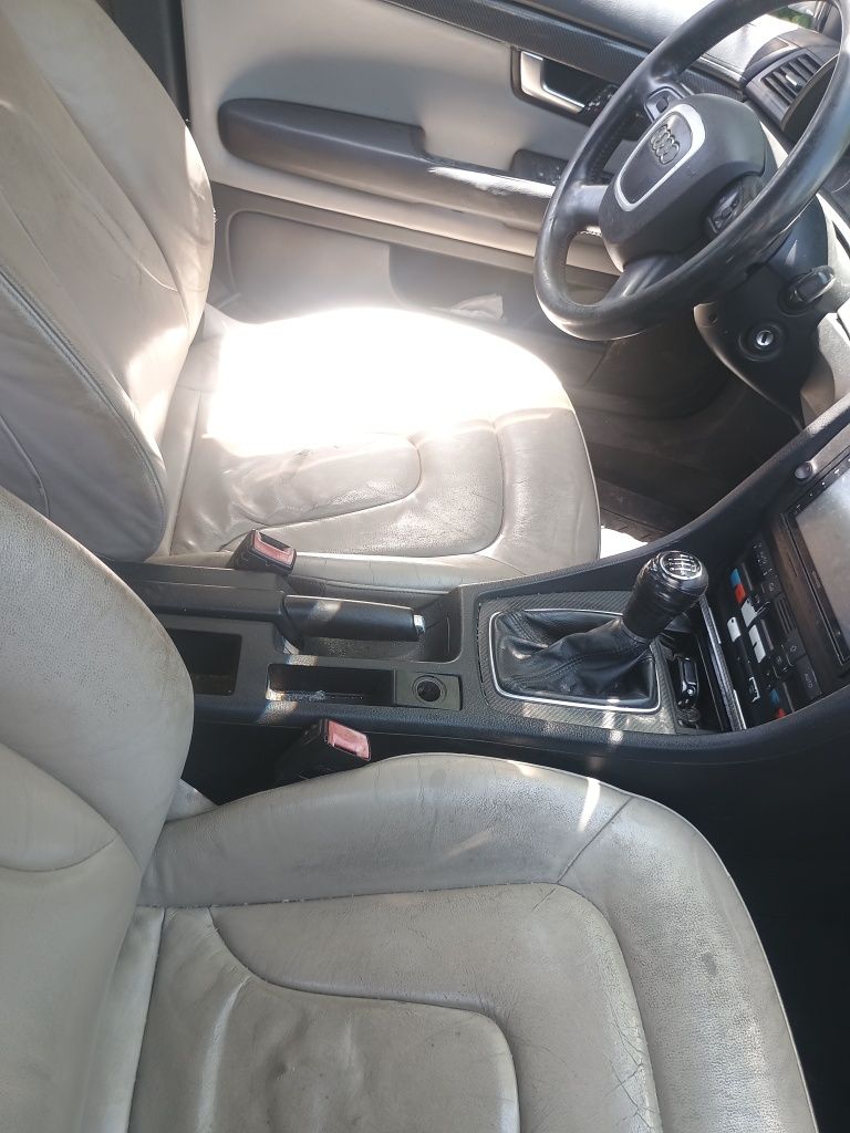 Vând său schimb audi A4 b7