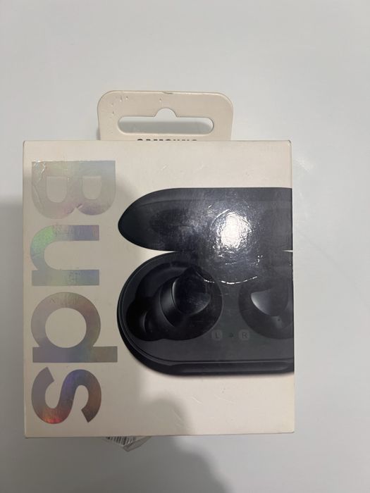Продам оригинальные наушники Samsung Galaxy Buds 2019 года.