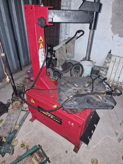 Шиномонтаж,компрессор,домкраты