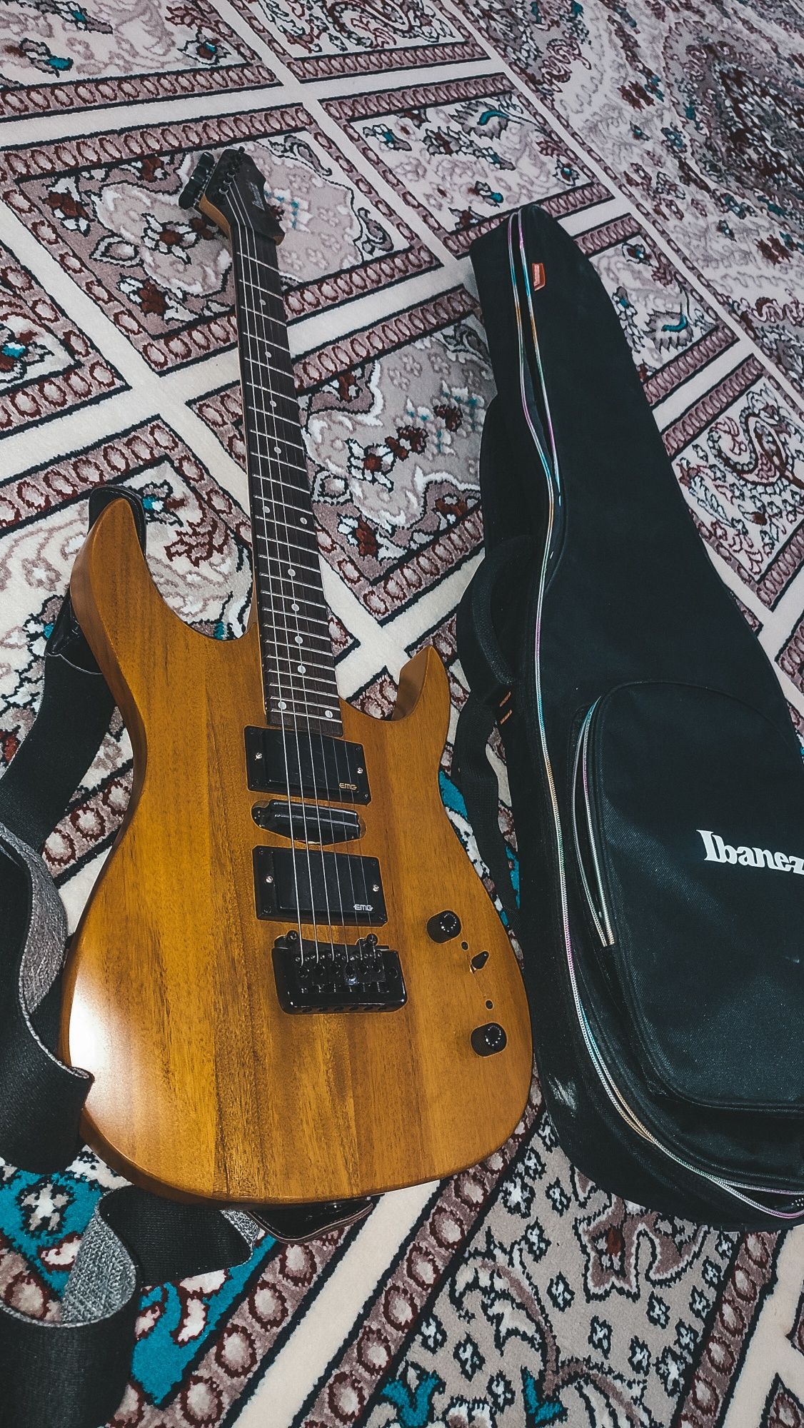 Продаётся электрогитара Ibanez
Продаётся электрогитара Ibanez электрог