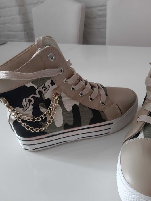 Мода дрехи и обувки