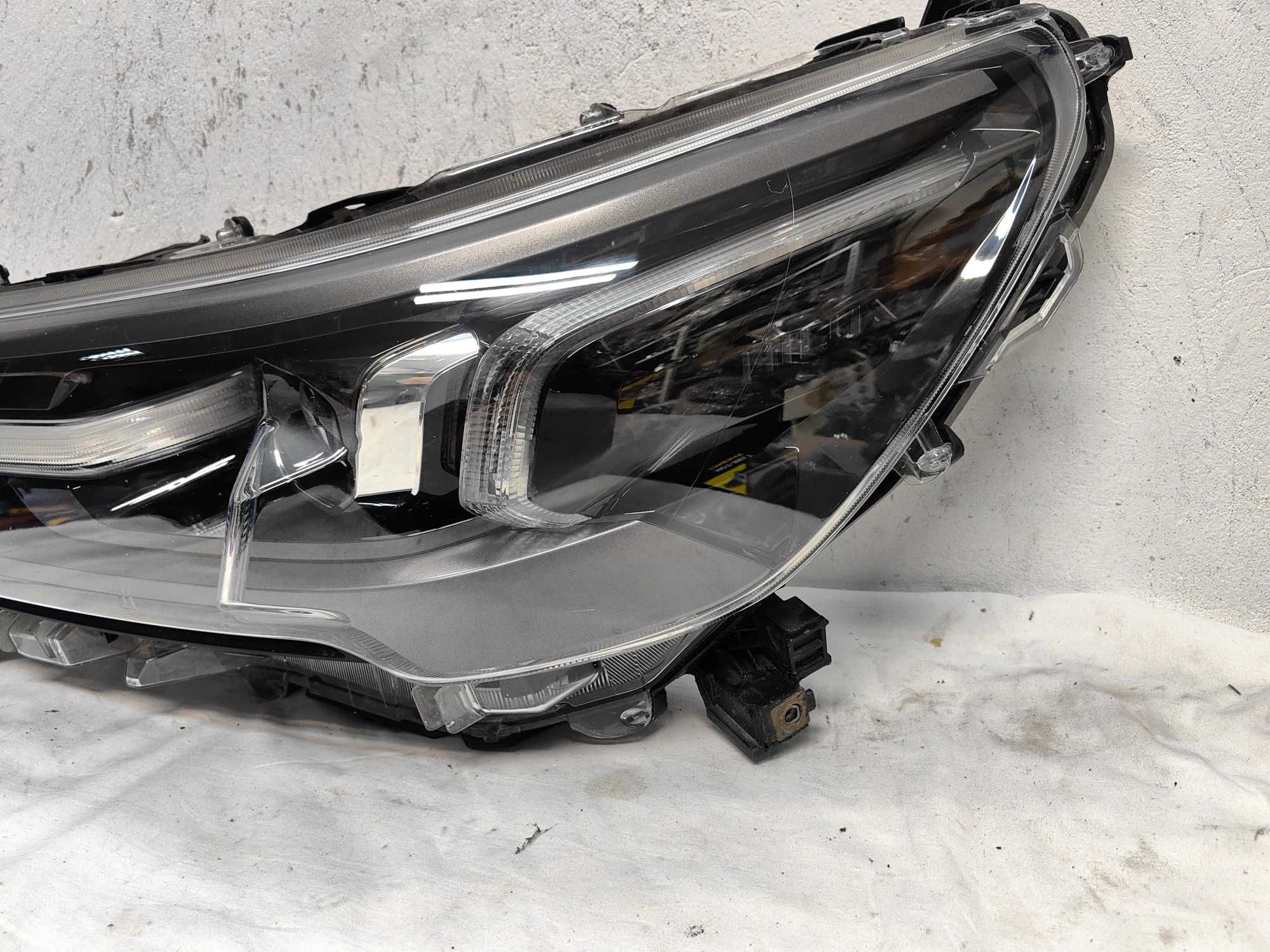Оригинален фар Тойота  Toyota Hilux Full Led