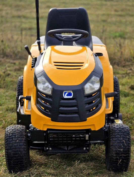 Tractoras gazon iarba Profesional CUB Cadet 2 cutite, impecabil ca nou