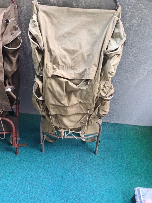 Rucsaci cu cadru metalic perioada comunista