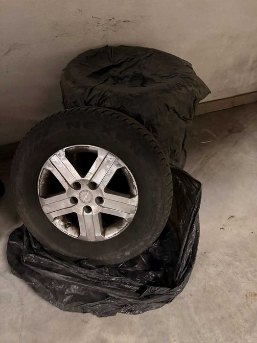 Зимни гуми с лети джанти NEXEN 225/70R16 в отлично състояние