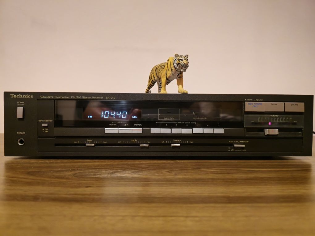 Technics SA-210. Calitate analogică din vremuri de aur. Preț fix !