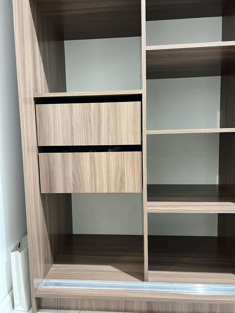 Продаю шкаф для спальни для прихожей