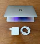 Vand Macbook Pro 13 touchbar, touch Id  impecabil