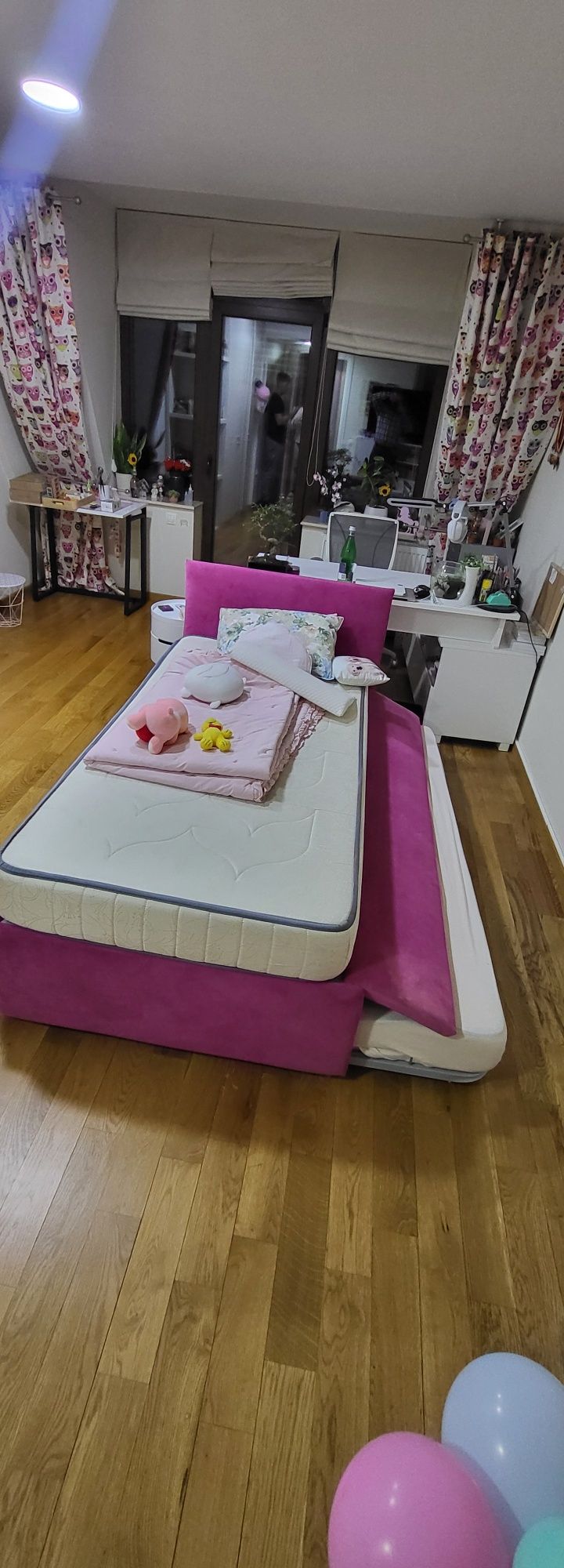 Vând pat extensibil.cu saltea atașabila.2 m / 80 respectiv 160 cm.,.
