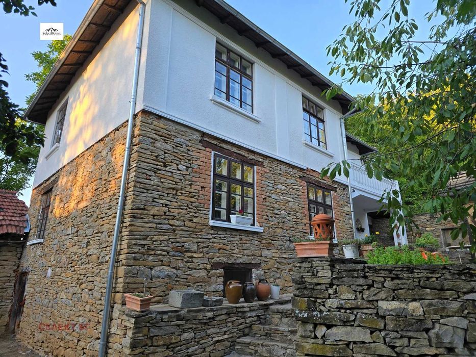 Продава се Къща в с. Долни Драгойча, Област Габрово - 252 кв.м за 711 €/кв.м - Снимка #1