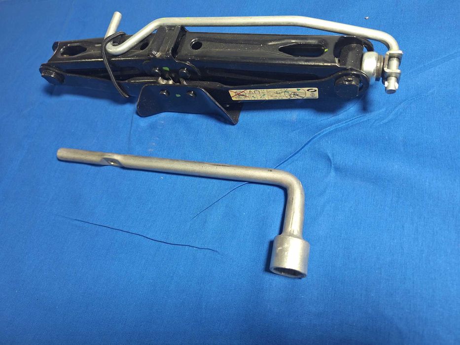 Cric AUTO - OEM Renault Laguna III Megane Clio - CA NOU