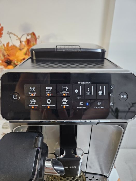 Espressor automat Philips Seria 3200 LatteGo negru-argintiu