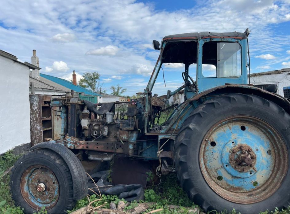Продам трактор на запчасти и грабли рабочий