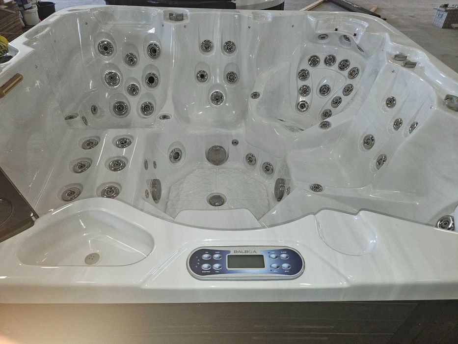Jacuzzi 6-7 Persoane