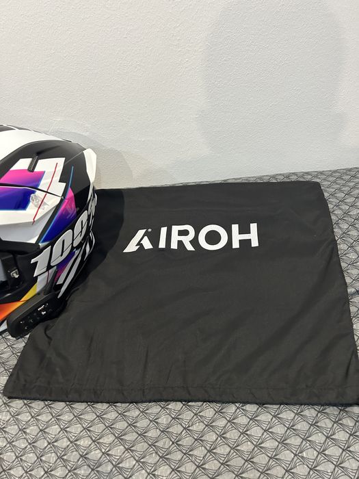 НОВА Каска AIROH TWIST 3 + очила и аудио система