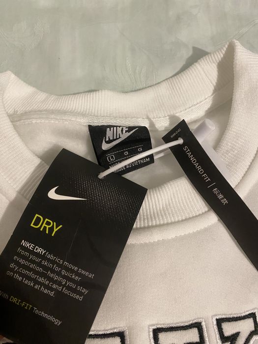 Pulover Nike.