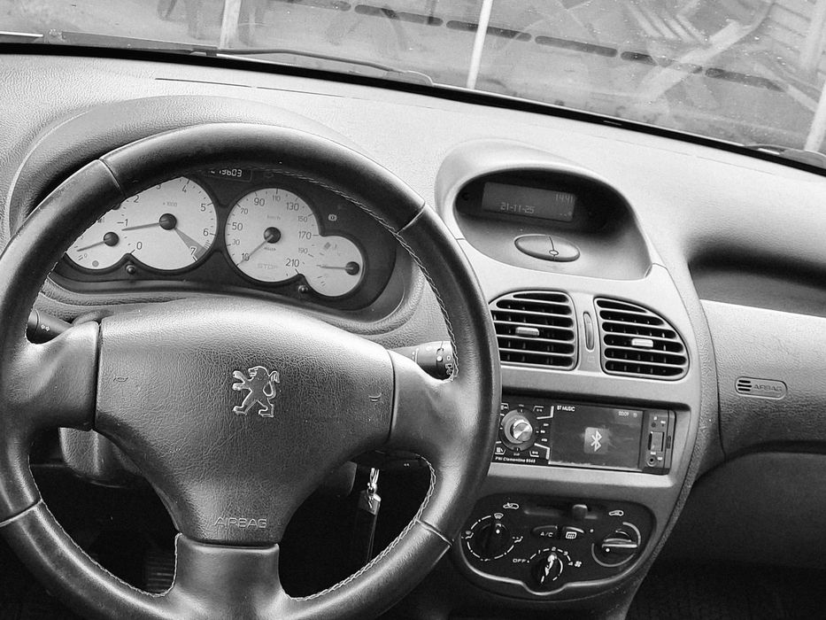 Pegeout 206 Hatchback