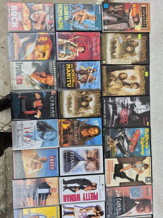 Vând 44 casete video VHS originale 100 minute,colecție filme actiune