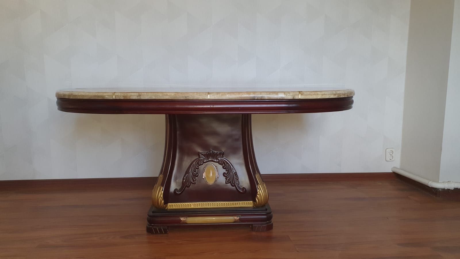 Стол мраморный + 6 стульев